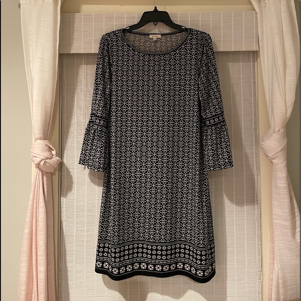 Max Studio Flare Sleeve Black and White Shift Dress